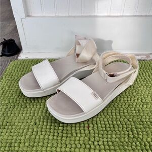UGG Women's White Lennox Sandals size 7.5
